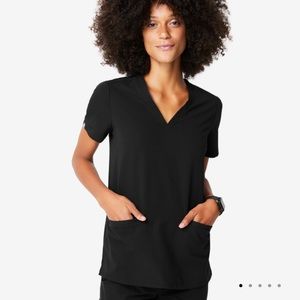 Figs Women’s Casma Three pocket Scrub Top